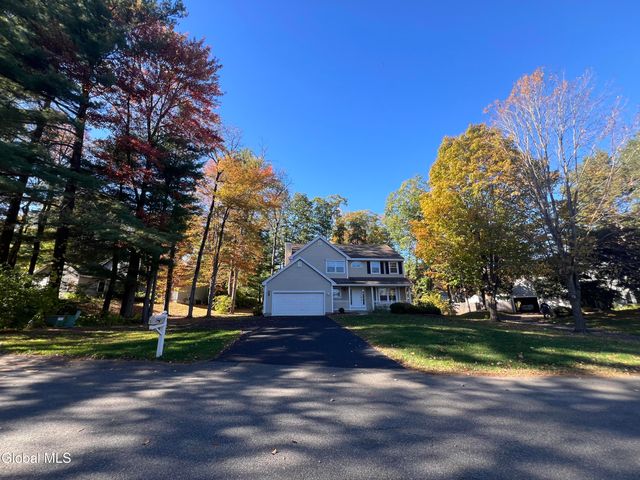 841 Red Oak Drive, Niskayuna, NY 12309