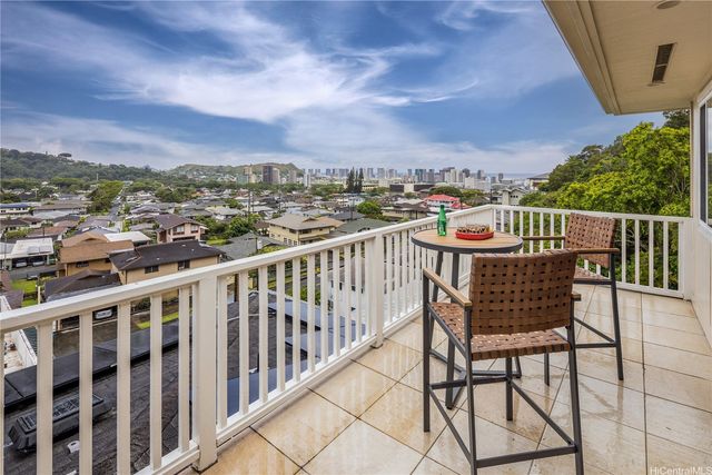 718 Alewa Drive, Honolulu, HI 96817