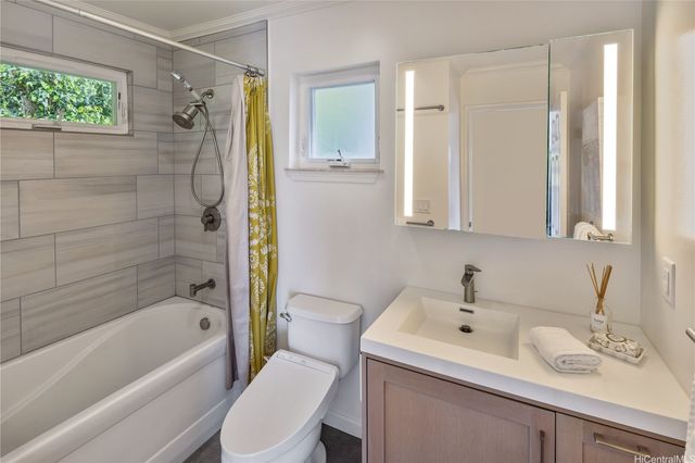 718 Alewa Drive, Honolulu, HI 96817
