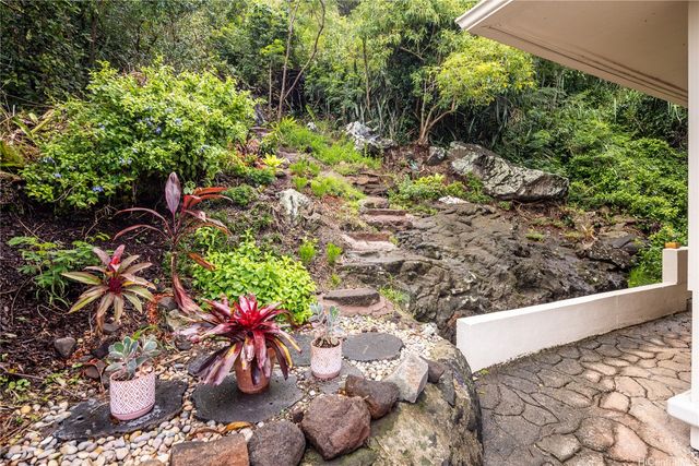 718 Alewa Drive, Honolulu, HI 96817