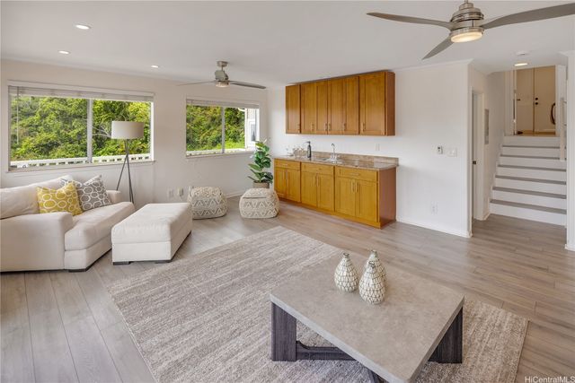 718 Alewa Drive, Honolulu, HI 96817