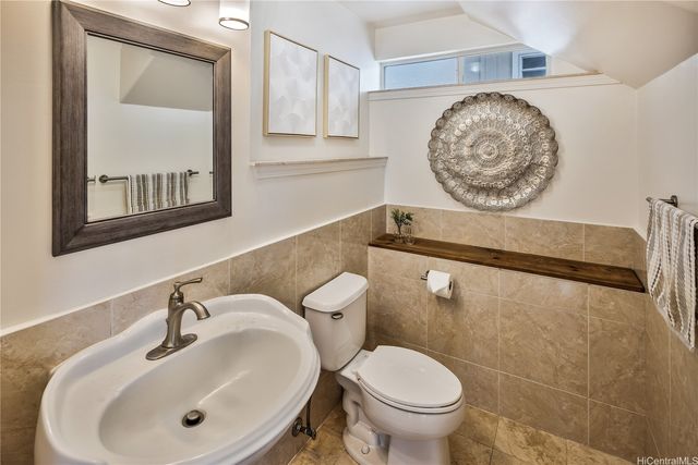 718 Alewa Drive, Honolulu, HI 96817