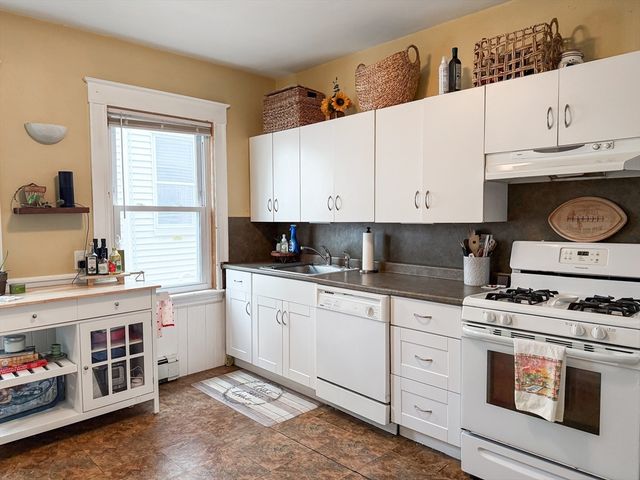 10 Hunnewell Ave 10, Boston, MA 02135