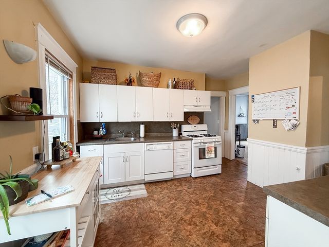 10 Hunnewell Ave 10, Boston, MA 02135