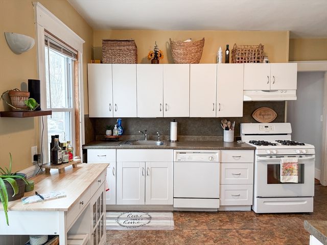 10 Hunnewell Ave 10, Boston, MA 02135