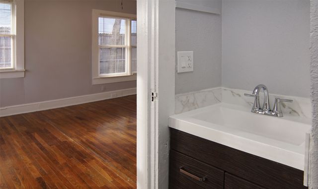 2121 Fairmount Avenue, Fort Worth, TX 76110