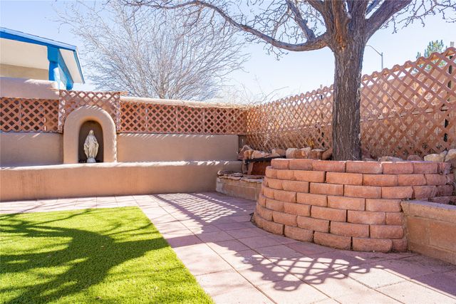 6389 Jaguar Drive, Santa Fe, NM 87507