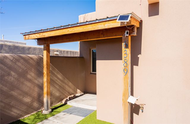 6389 Jaguar Drive, Santa Fe, NM 87507