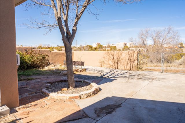 6389 Jaguar Drive, Santa Fe, NM 87507