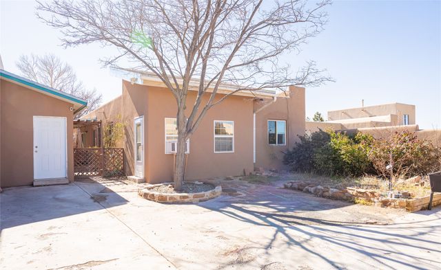 6389 Jaguar Drive, Santa Fe, NM 87507