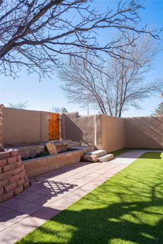 6389 Jaguar Drive, Santa Fe, NM 87507