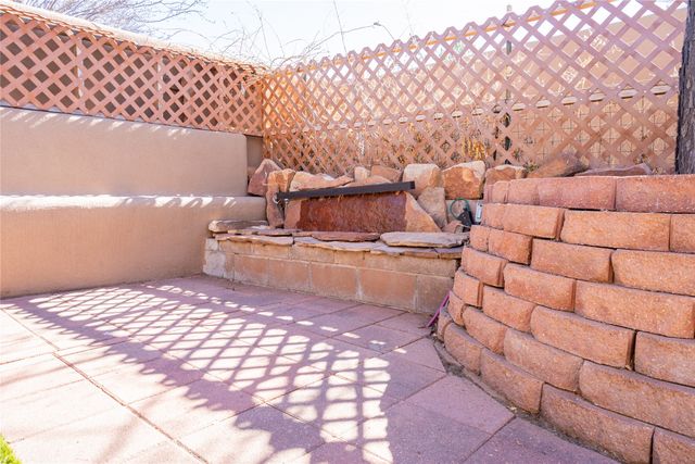 6389 Jaguar Drive, Santa Fe, NM 87507