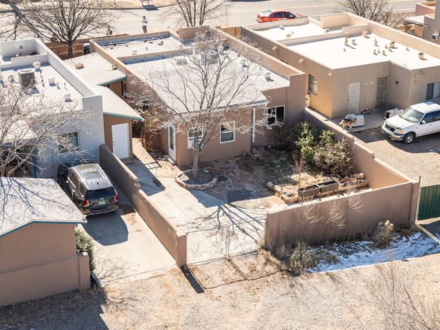 6389 Jaguar Drive, Santa Fe, NM 87507