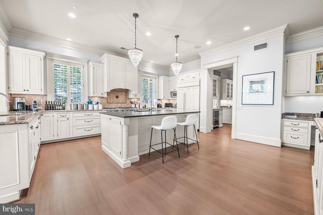 7200 FAIRFAX RD, Bethesda, MD 20814