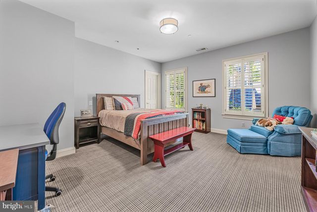 7200 FAIRFAX RD, Bethesda, MD 20814