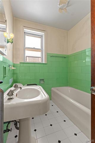 7257 Amherst Avenue, University City, MO 63130