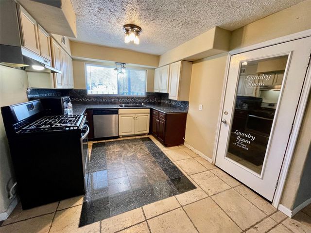 2211 Bonita Way, Baytown, TX 77520