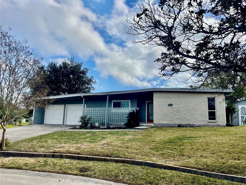 2211 Bonita Way, Baytown, TX 77520