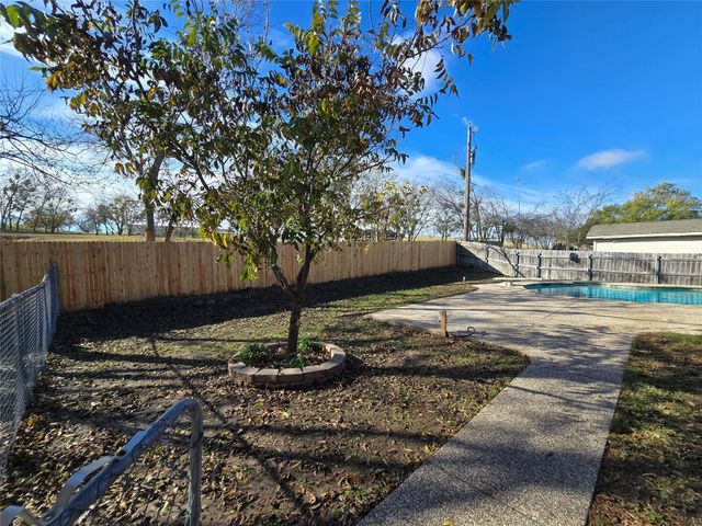 601 Preston Glen, Gunter, TX 75058