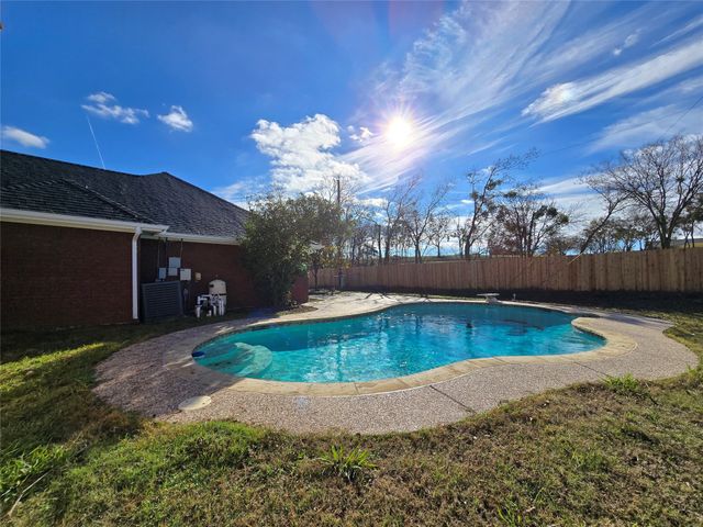 601 Preston Glen, Gunter, TX 75058