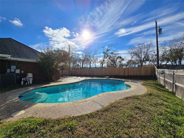 601 Preston Glen, Gunter, TX 75058