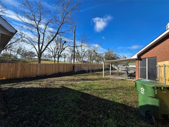 601 Preston Glen, Gunter, TX 75058