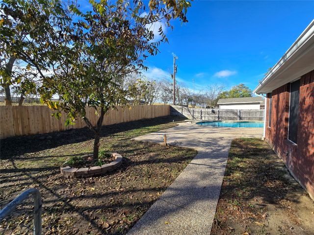 601 Preston Glen, Gunter, TX 75058