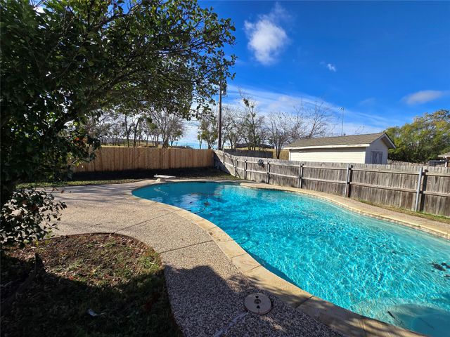 601 Preston Glen, Gunter, TX 75058