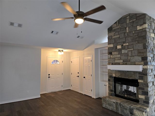 601 Preston Glen, Gunter, TX 75058