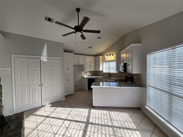 601 Preston Glen, Gunter, TX 75058