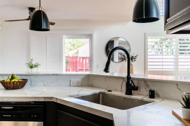 29747 Circle R Ct, Escondido, CA 92026