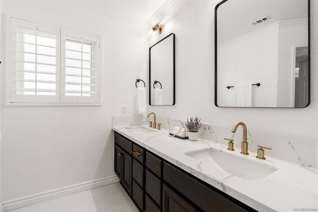 29747 Circle R Ct, Escondido, CA 92026