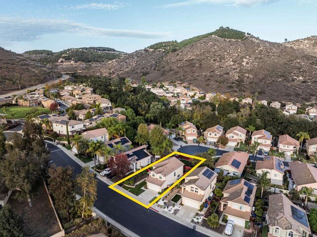 29747 Circle R Ct, Escondido, CA 92026