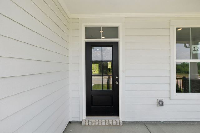 1088 Large Poppy Dr, La Vergne, TN 37086