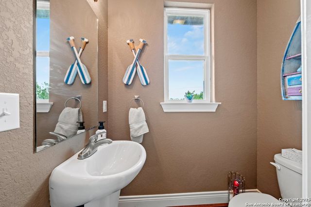 617 Lake Island, Canyon Lake, TX 78133