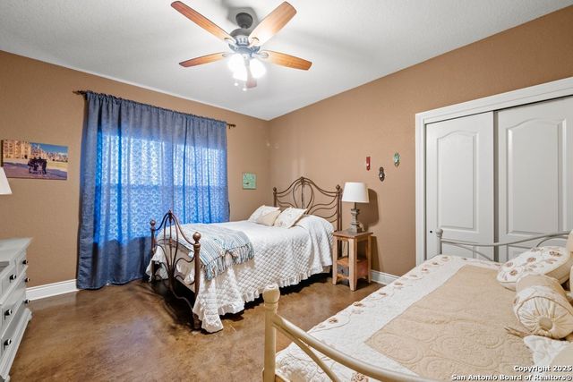 617 Lake Island, Canyon Lake, TX 78133