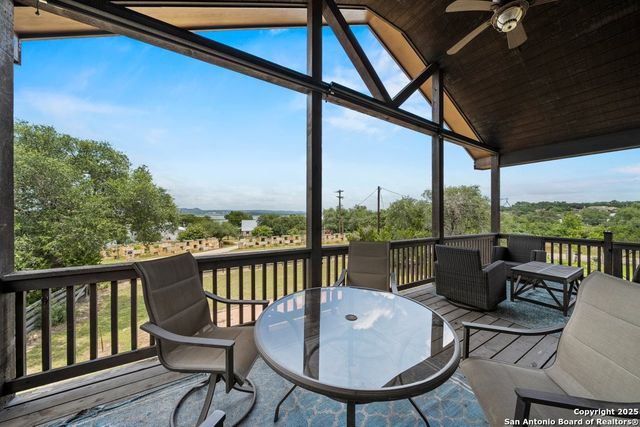 617 Lake Island, Canyon Lake, TX 78133