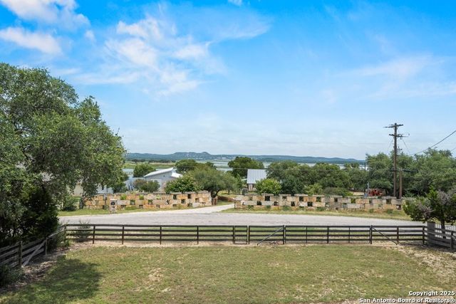 617 Lake Island, Canyon Lake, TX 78133