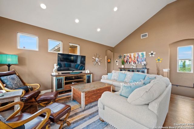 617 Lake Island, Canyon Lake, TX 78133