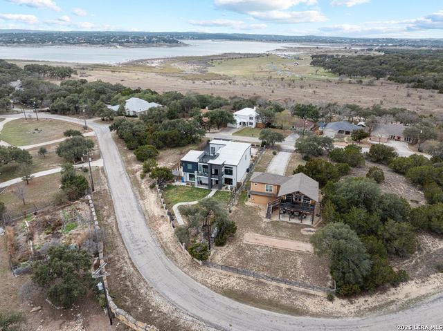 617 Lake Island, Canyon Lake, TX 78133