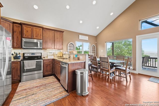 617 Lake Island, Canyon Lake, TX 78133