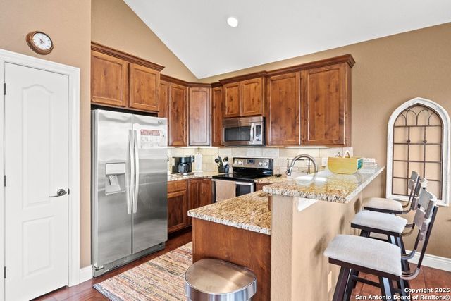 617 Lake Island, Canyon Lake, TX 78133