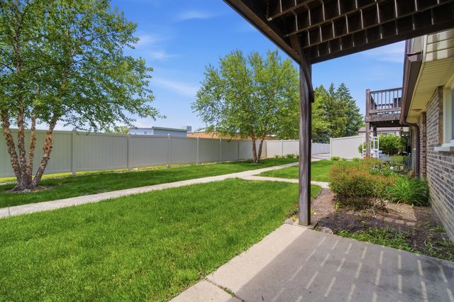 330 N Carter Street 103, Palatine, IL 60067