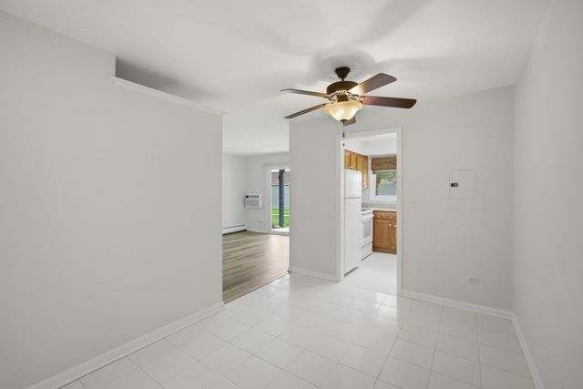 330 N Carter Street 103, Palatine, IL 60067