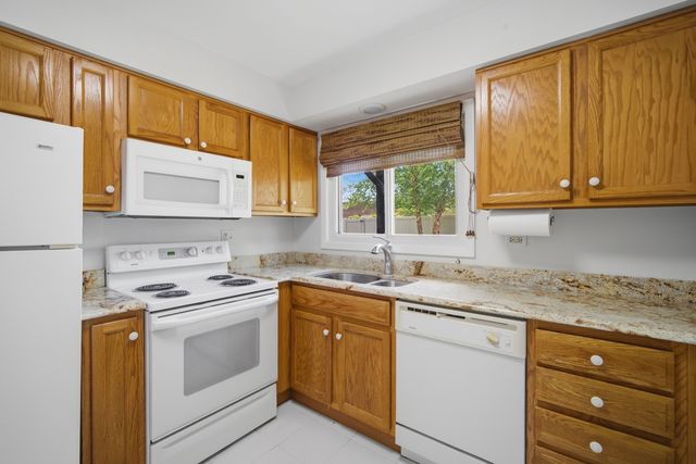 330 N Carter Street 103, Palatine, IL 60067