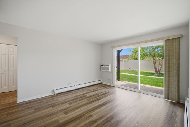 330 N Carter Street 103, Palatine, IL 60067