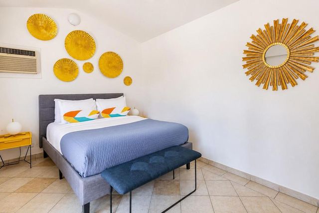 1318 E Via Escuela, Palm Springs, CA 92262