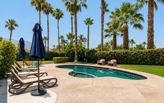 1318 E Via Escuela, Palm Springs, CA 92262