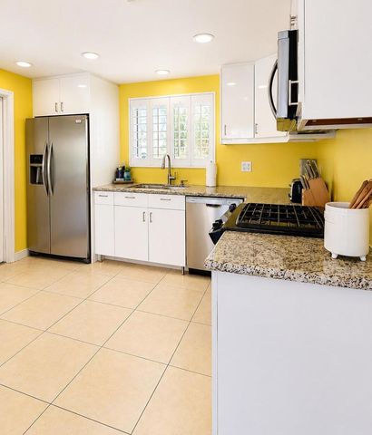 1318 E Via Escuela, Palm Springs, CA 92262
