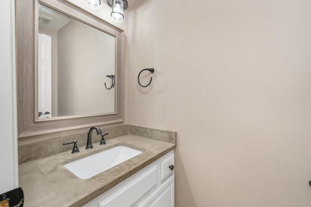 4827 N Homestead St, Bel Aire, KS 67220